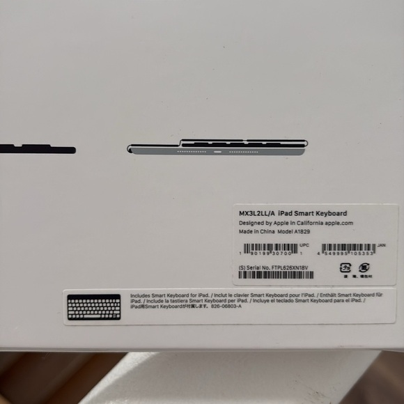 Apple iPad Smart Keyboard - Black - Picture 4 of 4